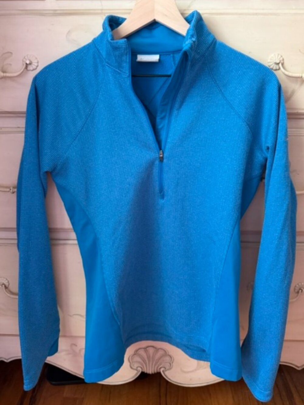 Columbia Women's Long Sleeve Half Zip in Bright Blue- size medium